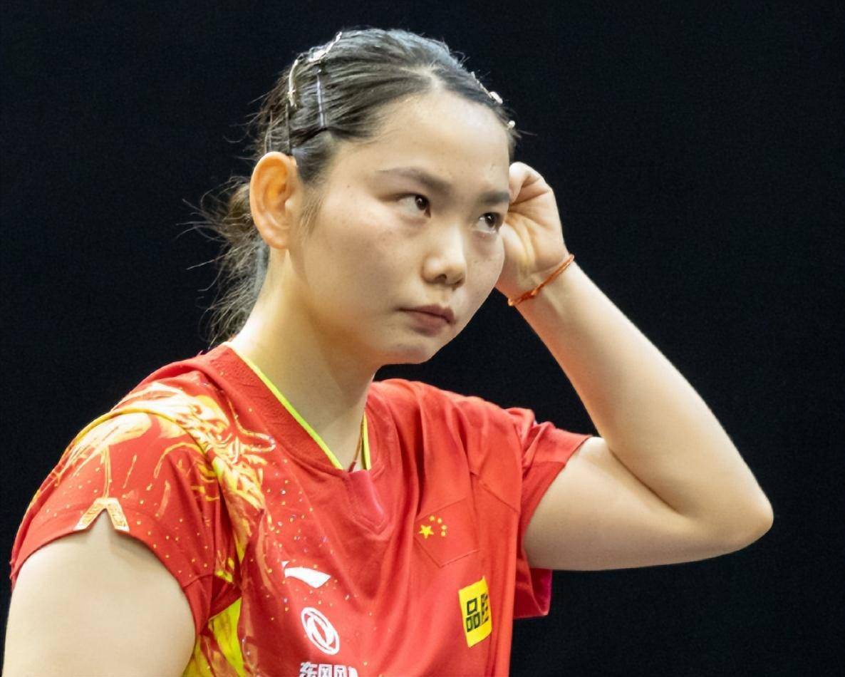 im电游-新西兰女足球员在国际比赛中勇夺奖杯