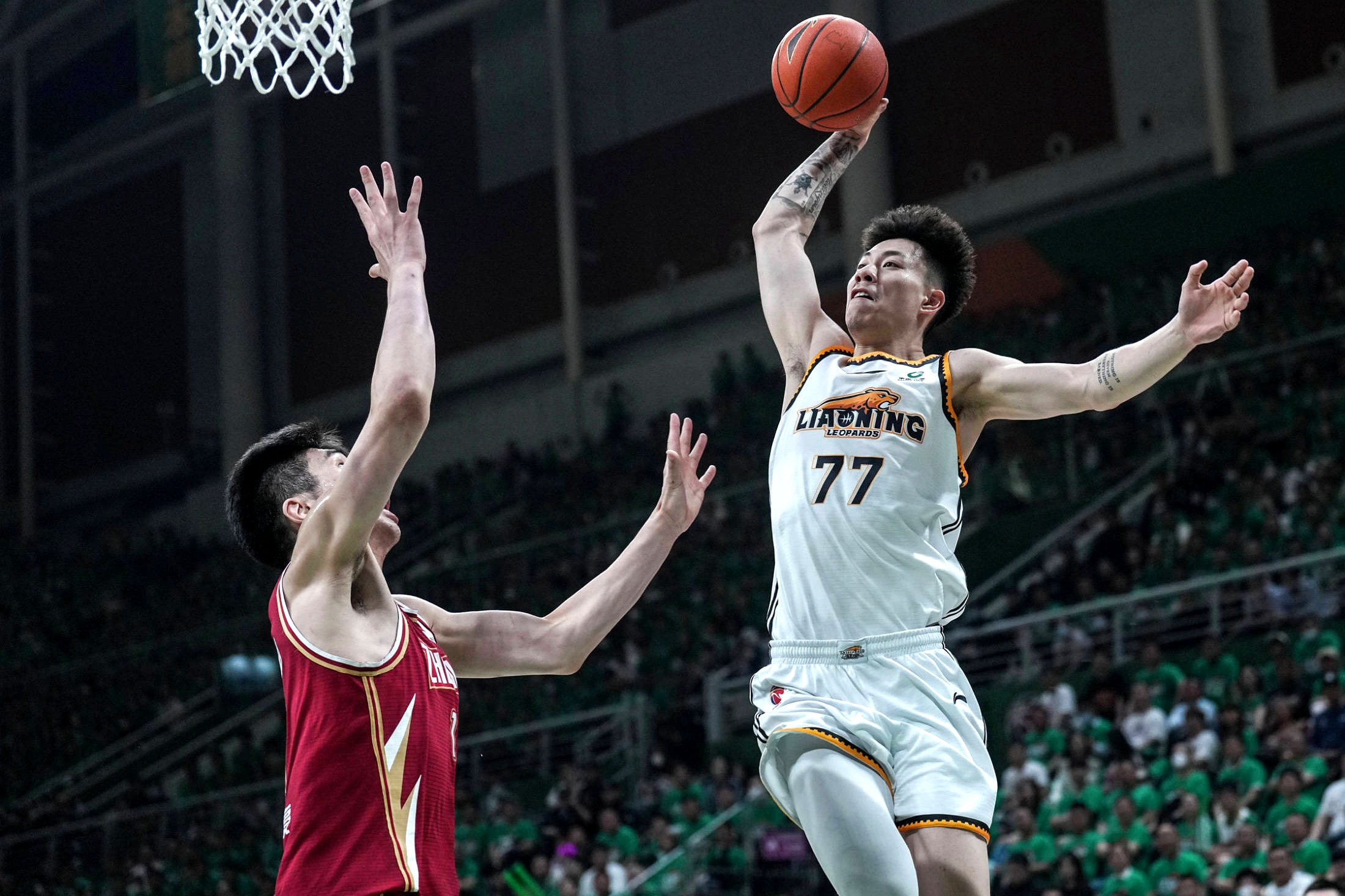 辽宁男篮在场上展现强大实力,获得关键胜利 辽宁男篮在场上展现强大实力,获得关键胜利