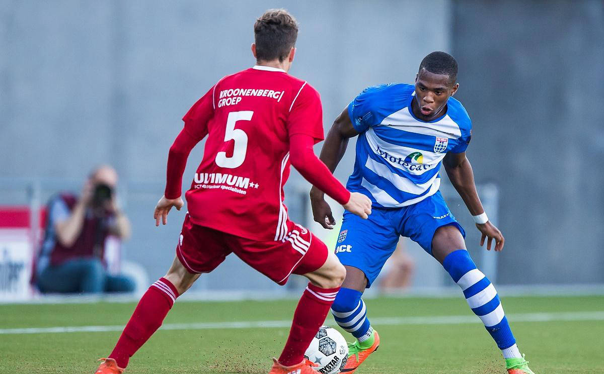 包含阿贾克斯实力抢眼，轻松晋级下一轮的词条