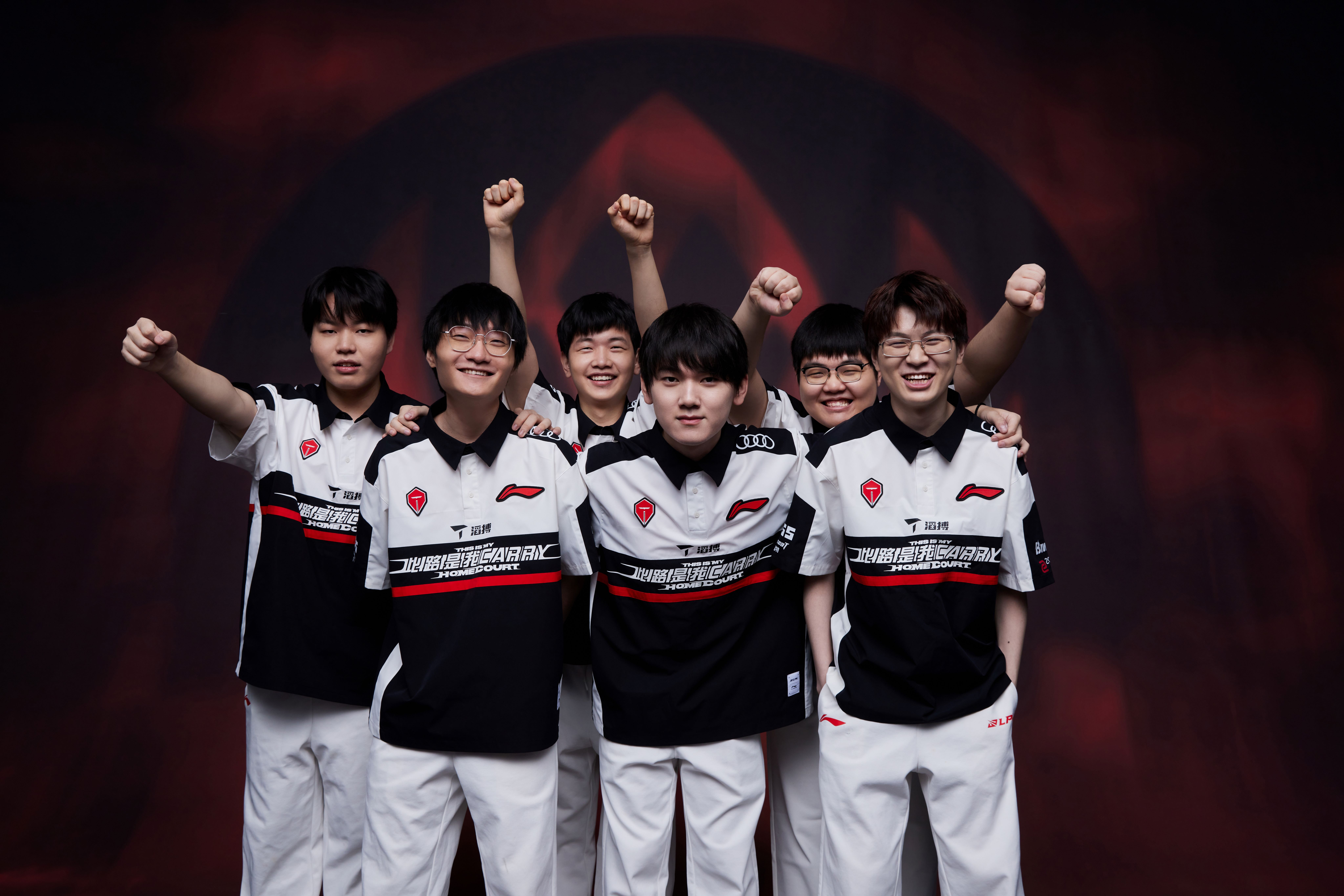 im电竞APP-夺冠热门球队在比赛中展现出色表现