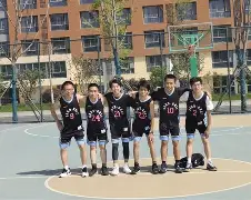 紫金战士豪取冠军殊荣，篮球场上绽放风采星罗棋布