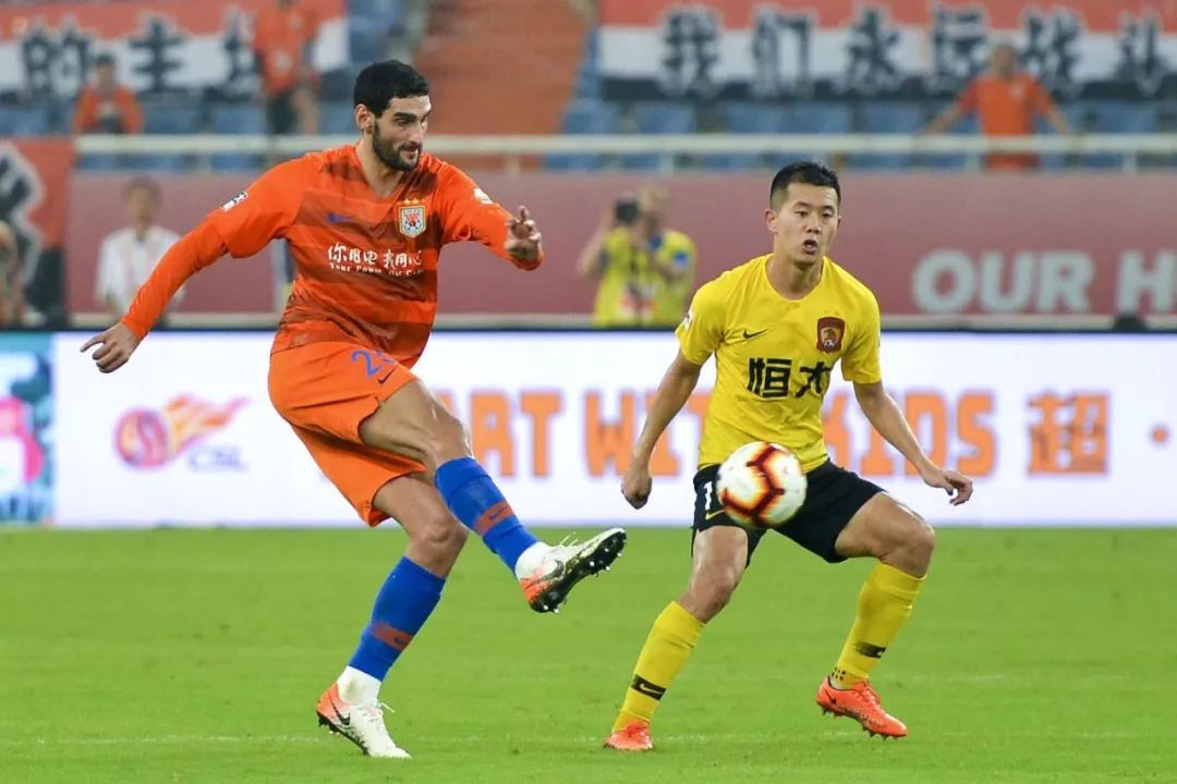 山东鲁能战平攀升积分榜,助力争夺年度冠军 山东鲁能战平攀升积分榜,助力争夺年度冠军