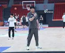 im电游-希雷致远主教练视屏寻找问题所在，恢复胜势