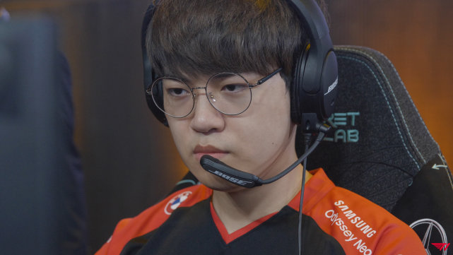 包含SHR碾压PSG，Gumayusi极限生还后反打顶尖较量八强赛，锁定晋级资格的词条