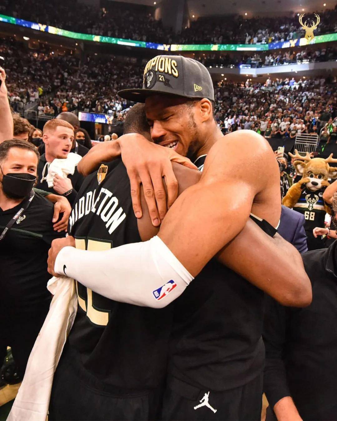 独行侠球员唐契奇告别雄鹿报队友 独行侠球员唐契奇告别雄鹿报队友