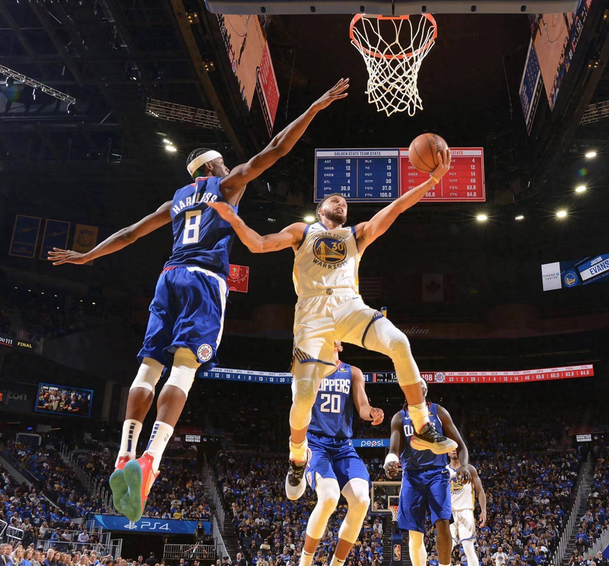 im电竞官网-关于篮球球员士气高昂，斗志昂扬备战比赛的信息