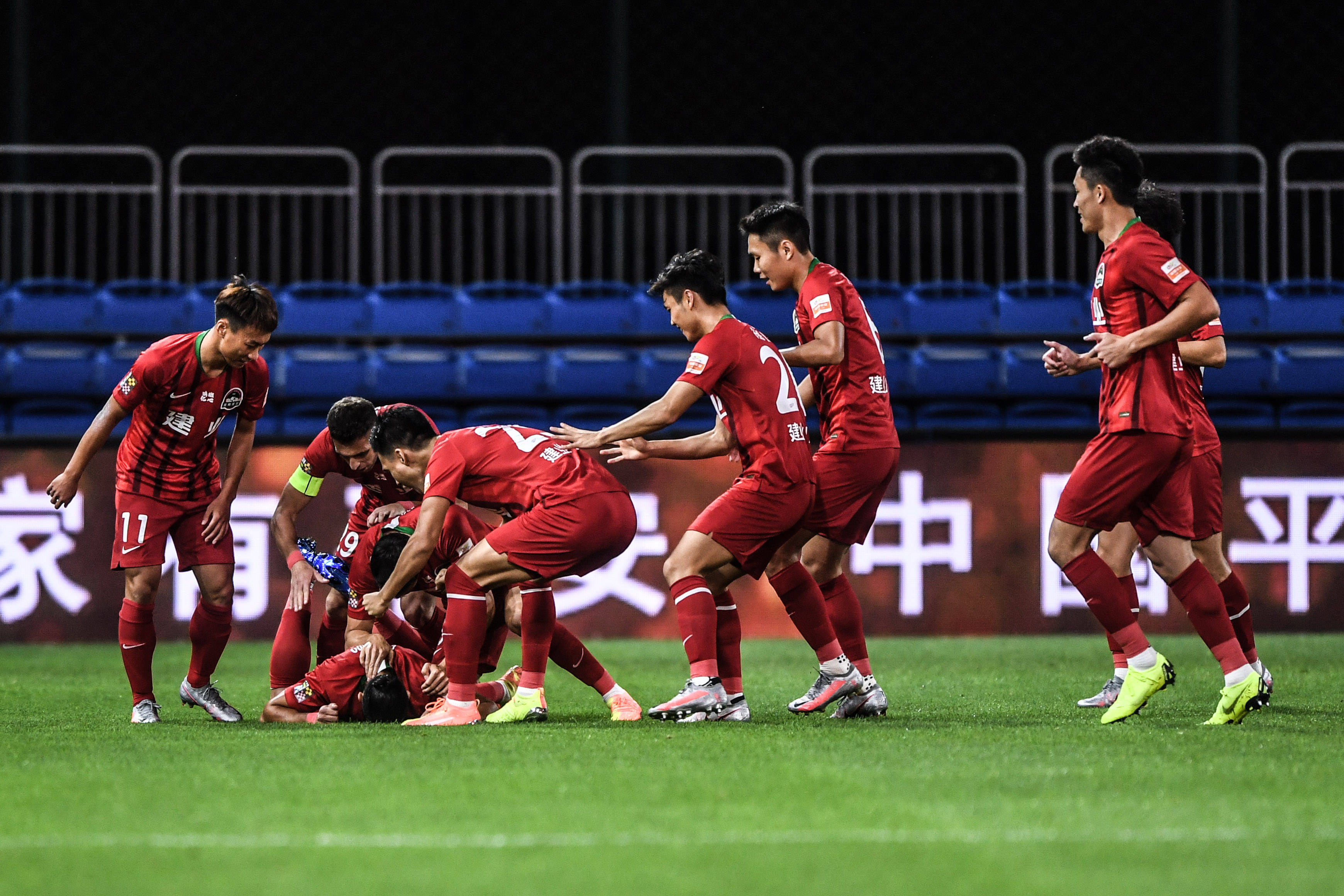 im电游平台-苏宁客场力克建业，继续领先追赶者