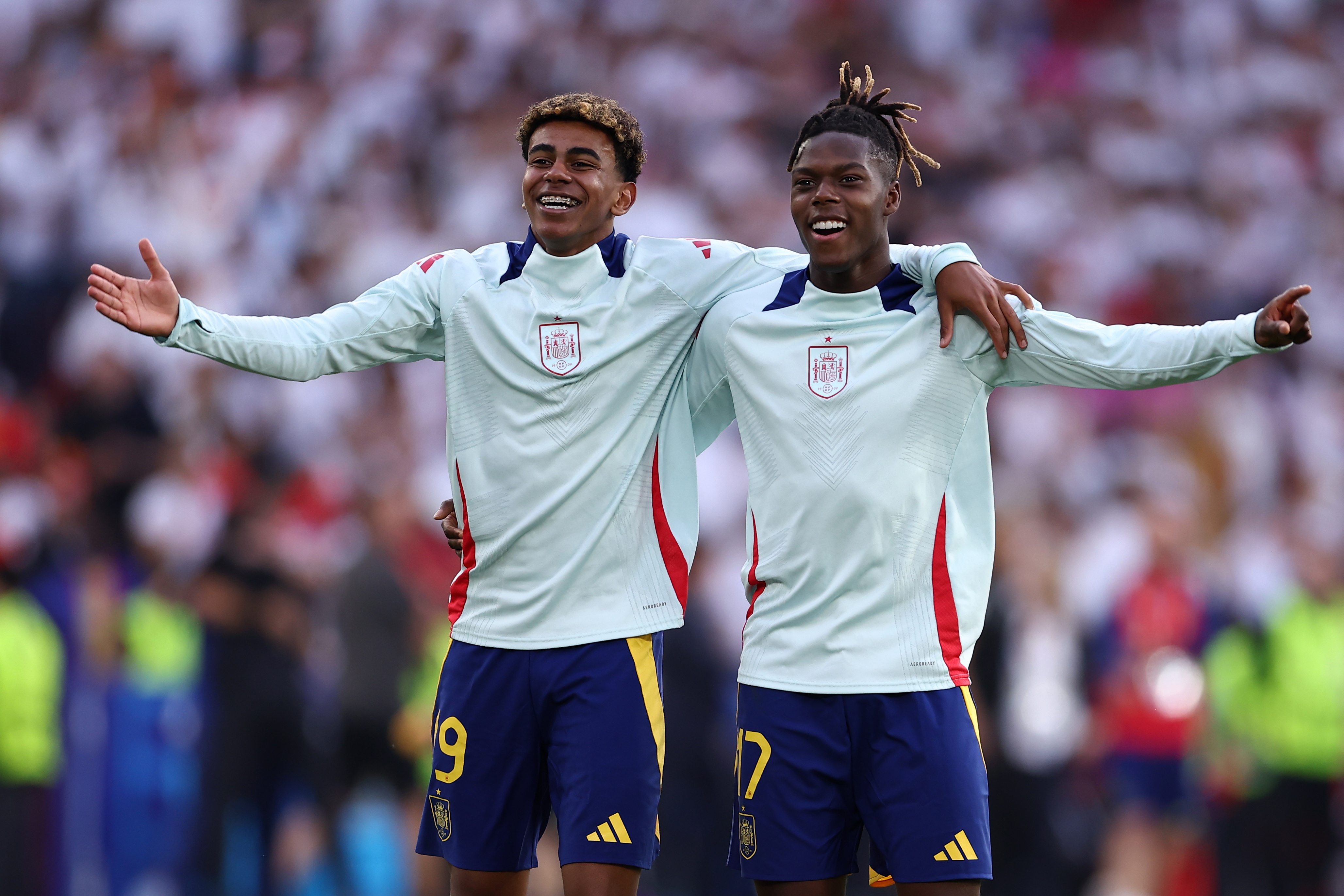 IM电竞游戏-威尔士球员精彩表现，引领球队晋级淘汰赛