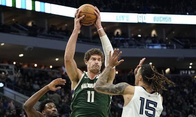 关于雄鹿队遭遇惨败,季后赛前景堪忧的信息 关于雄鹿队遭遇惨败,季后赛前景堪忧的信息