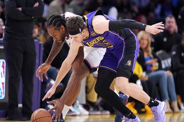 im电竞APP-快船队主场再战湖人队，洛杉矶德比火爆展开