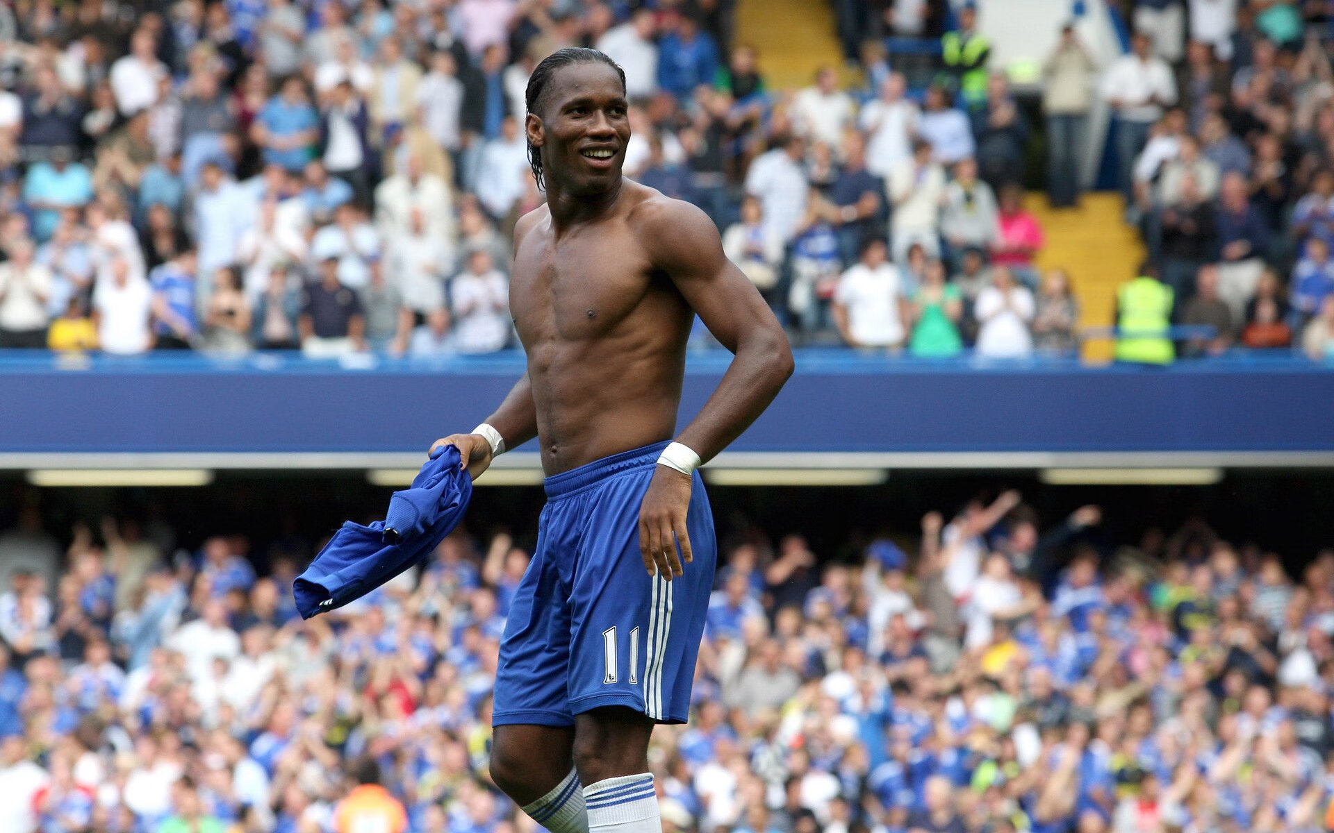 佛罗伦萨之夜,哈兰德演绎完美足球艺术,助力紫百合绽放欧战