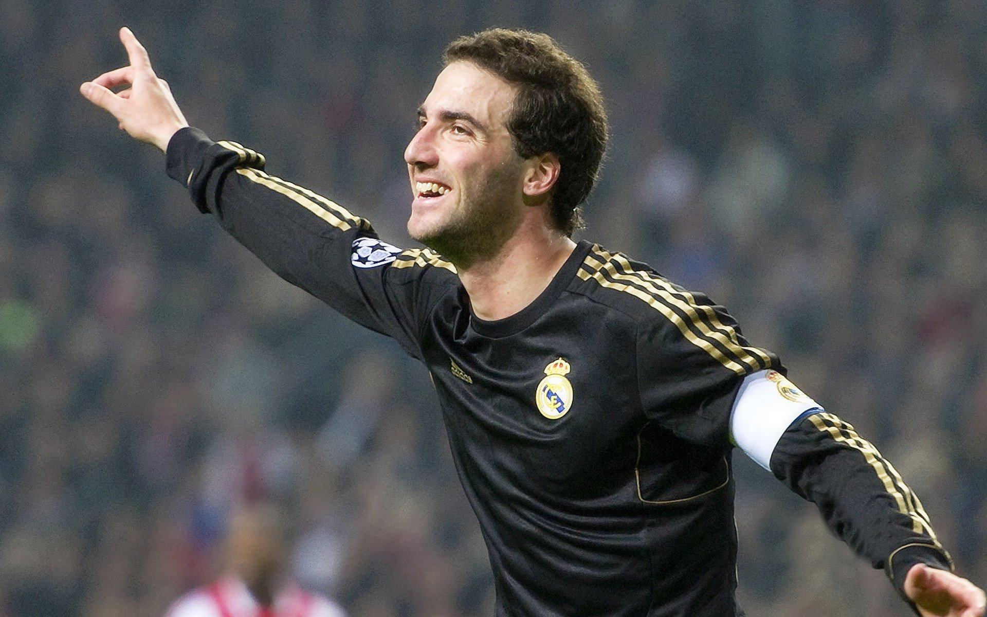 战术对立之美,奥斯梅恩的狂飙与皇马的精密钟表—足球世界两种灵魂的交战